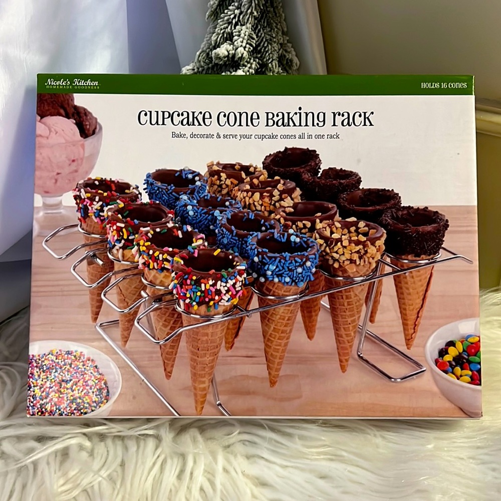NWT Nicole’s Kitchen cupcake cone baking rack